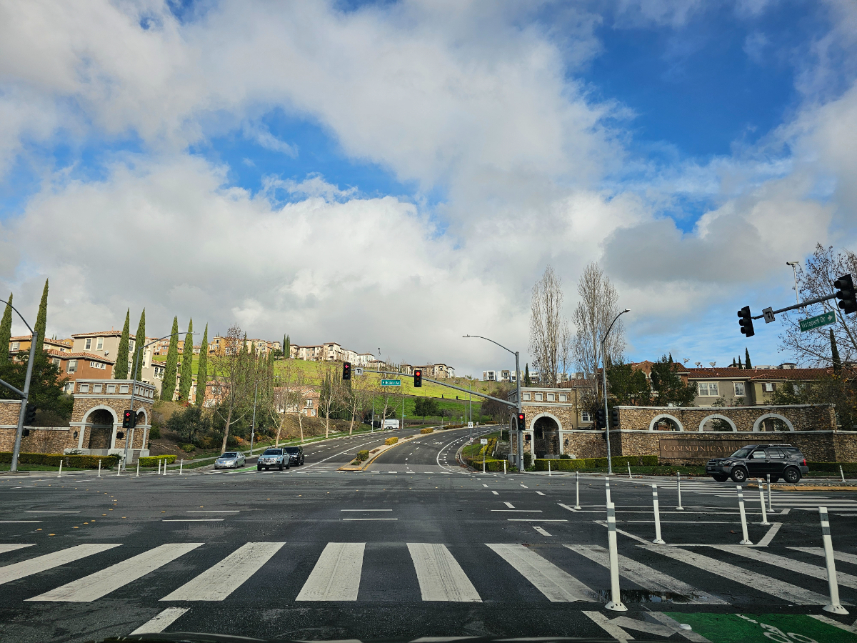 Zen Zone Zest Unwind and Relax Townhome with Stunning Views in Communications Hill, San Jose - Photo 4