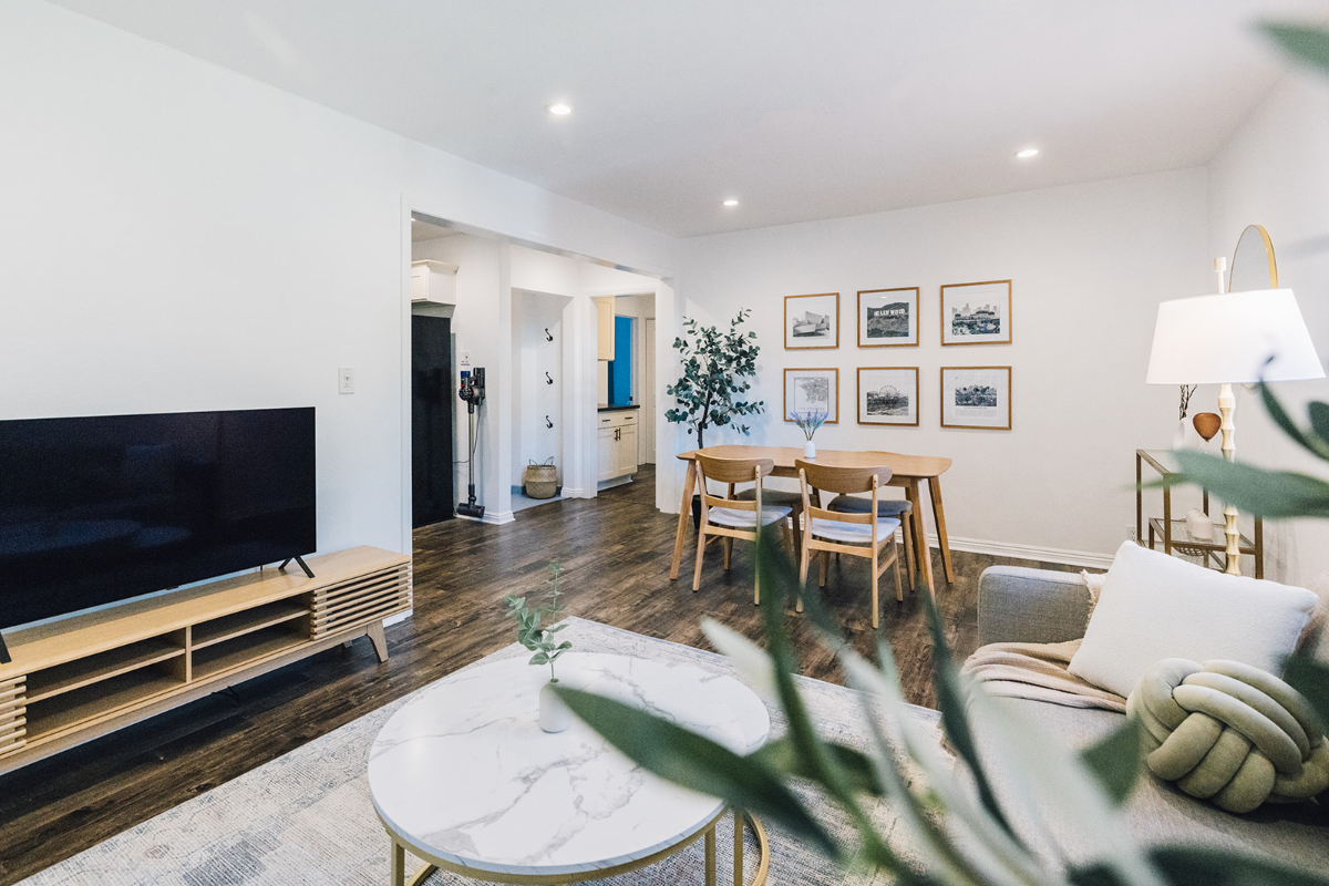 Chic 2BR Haven in Prime Silver Lake Location - Photo 2
