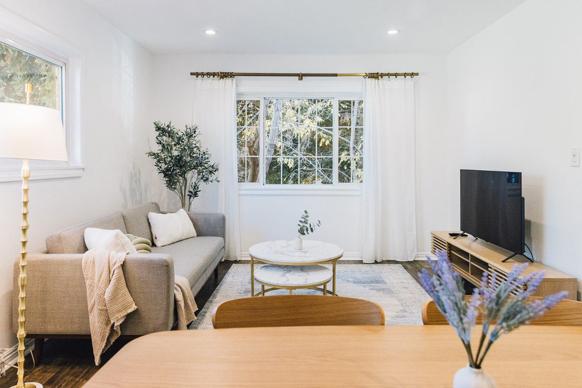 Chic 2BR Haven in Prime Silver Lake Location - Photo 3