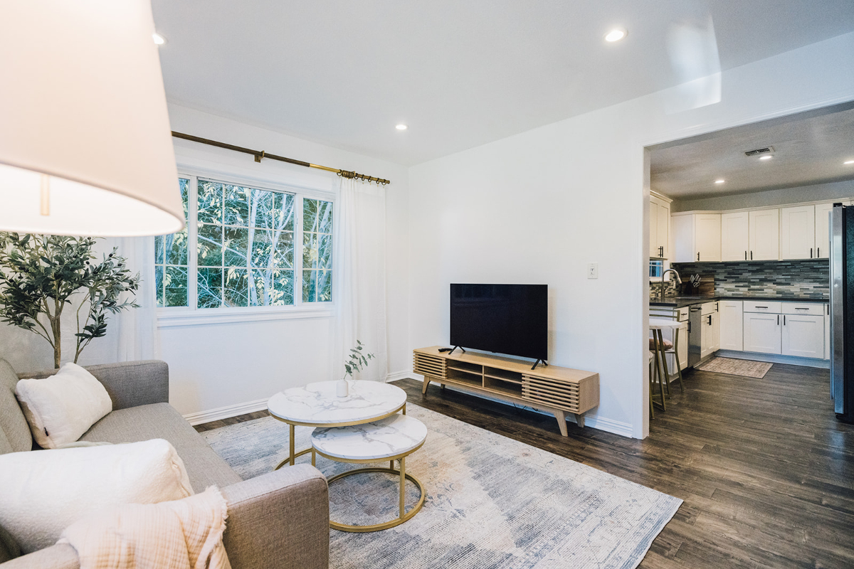 Chic 2BR Haven in Prime Silver Lake Location - Photo 4