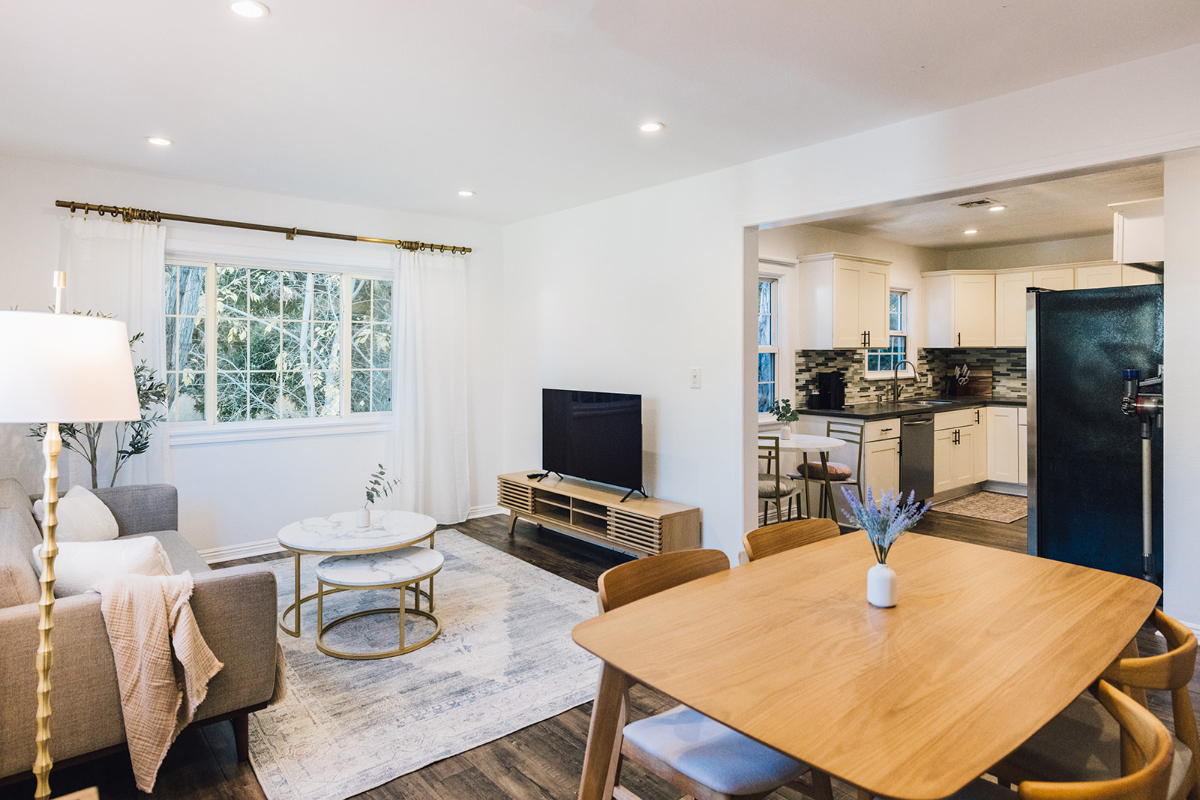 Chic 2BR Haven in Prime Silver Lake Location - Photo 6