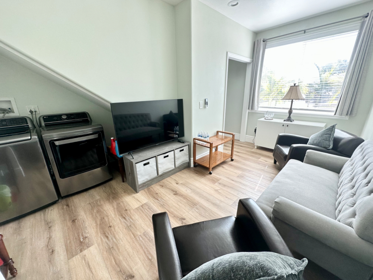 2020 built, bright & airy 2 bed and 2 bath - Photo 3