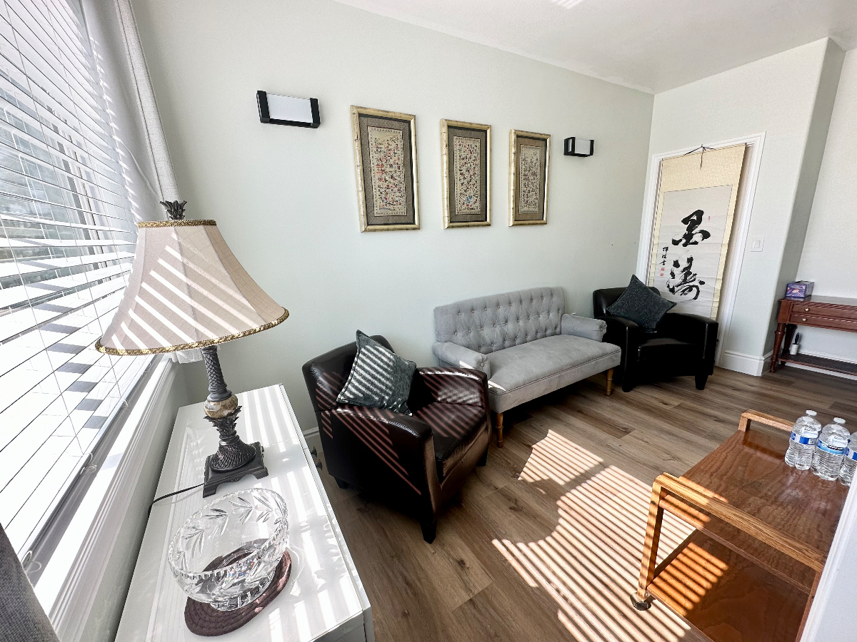 2020 built, bright & airy 2 bed and 2 bath - Photo 2