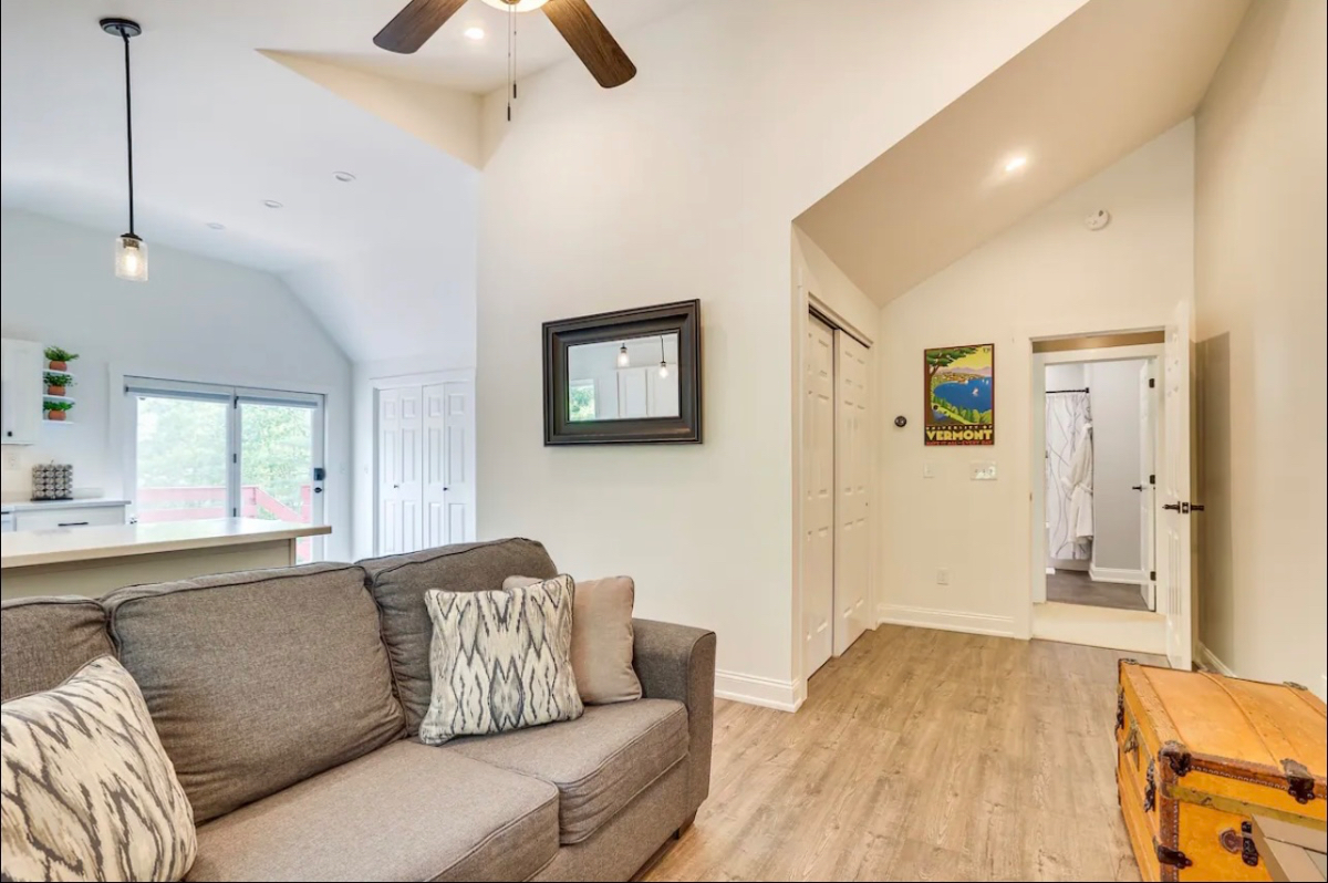 Large Apartment close to everything - Secluded & Quiet - Photo 8