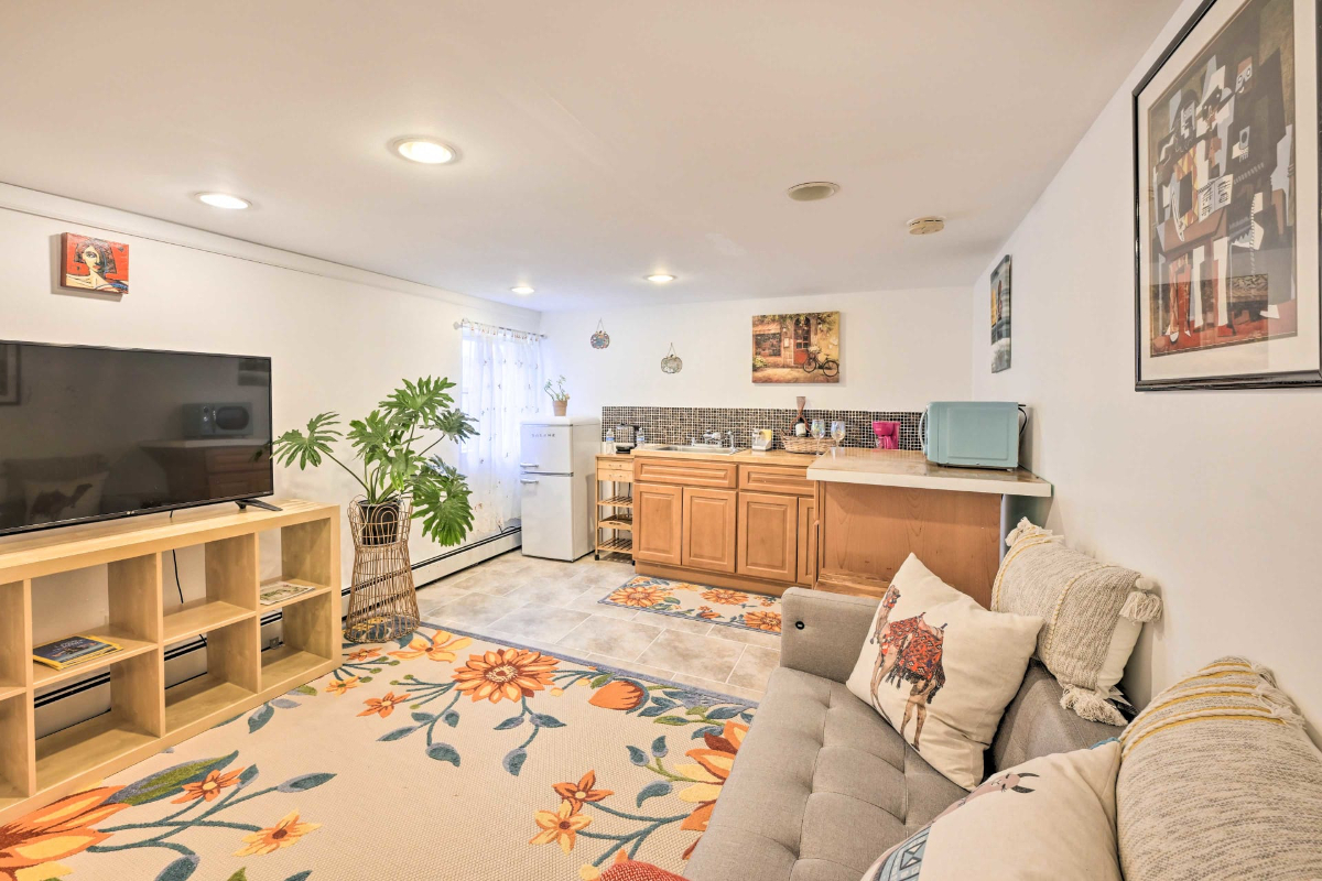 Experience Cozy Luxury in Island Park - Your Perfect One bedroom Apartment Retreat - Photo 4