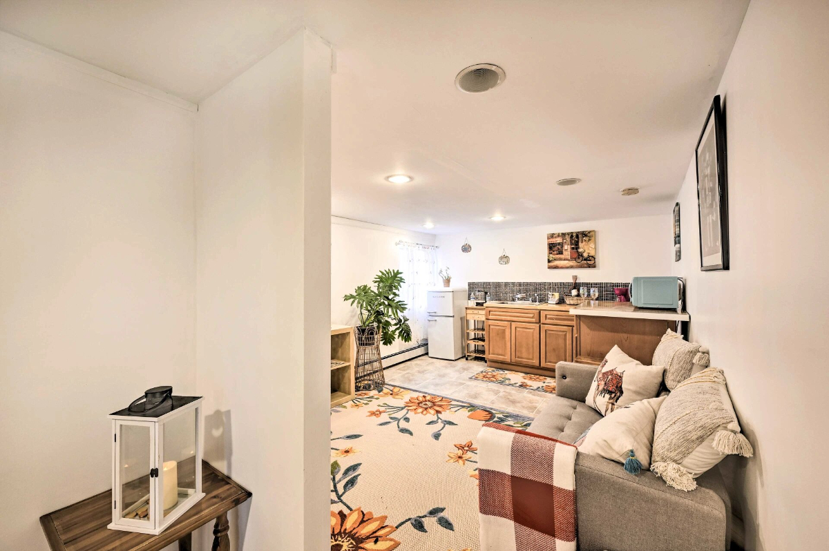 Experience Cozy Luxury in Island Park - Your Perfect One bedroom Apartment Retreat - Photo 3
