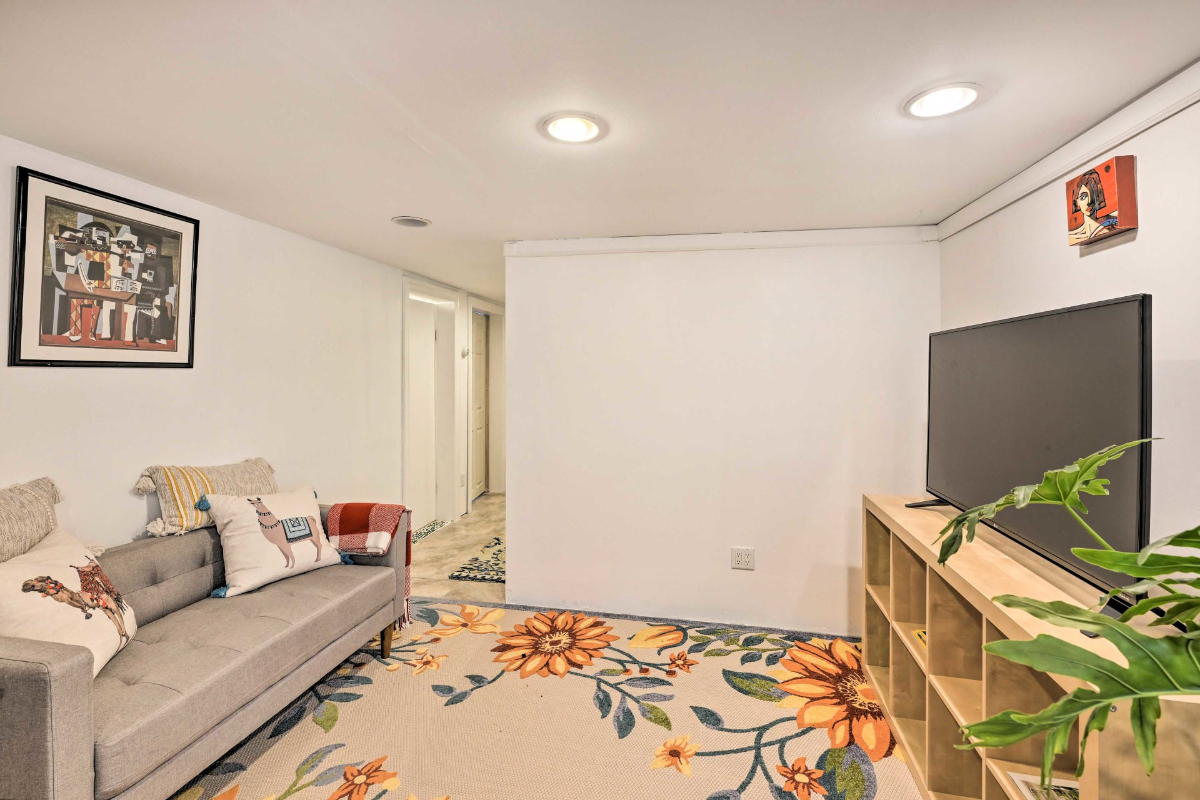 Experience Cozy Luxury in Island Park - Your Perfect One bedroom Apartment Retreat - Photo 6