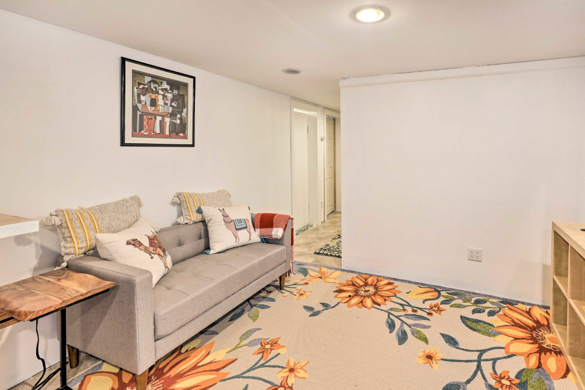 Experience Cozy Luxury in Island Park - Your Perfect One bedroom Apartment Retreat - Photo 5
