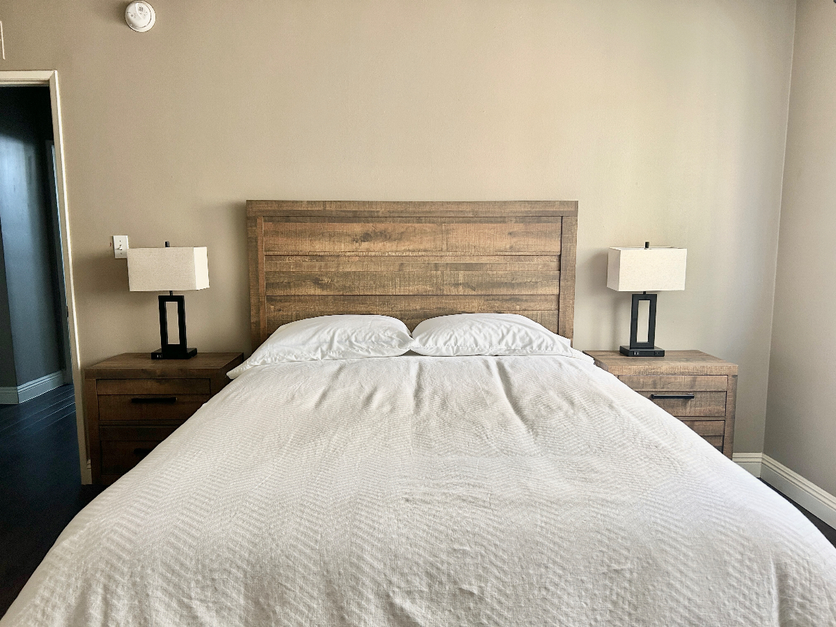 Private Primary Bedroom near Cedars Sinai, Beverly Center, and The Grove. - Photo 3