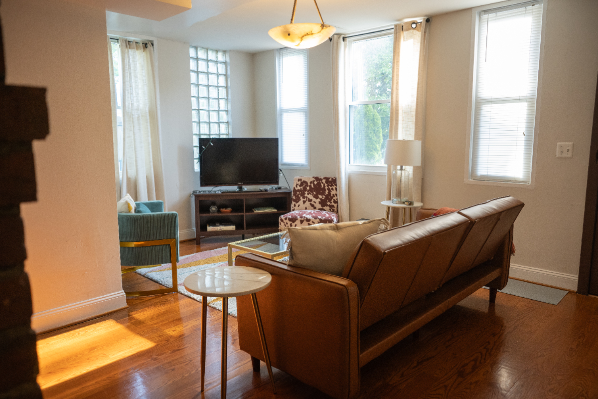 Cozy & spacious 2-br apt in quiet DC neighborhood - Photo 3