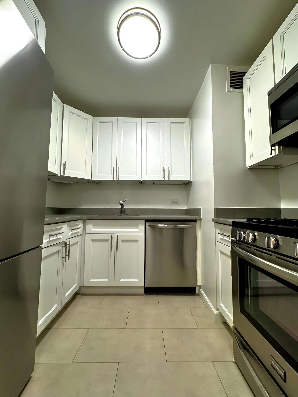 Fully furnished private bedroom - upper east side - Photo 9