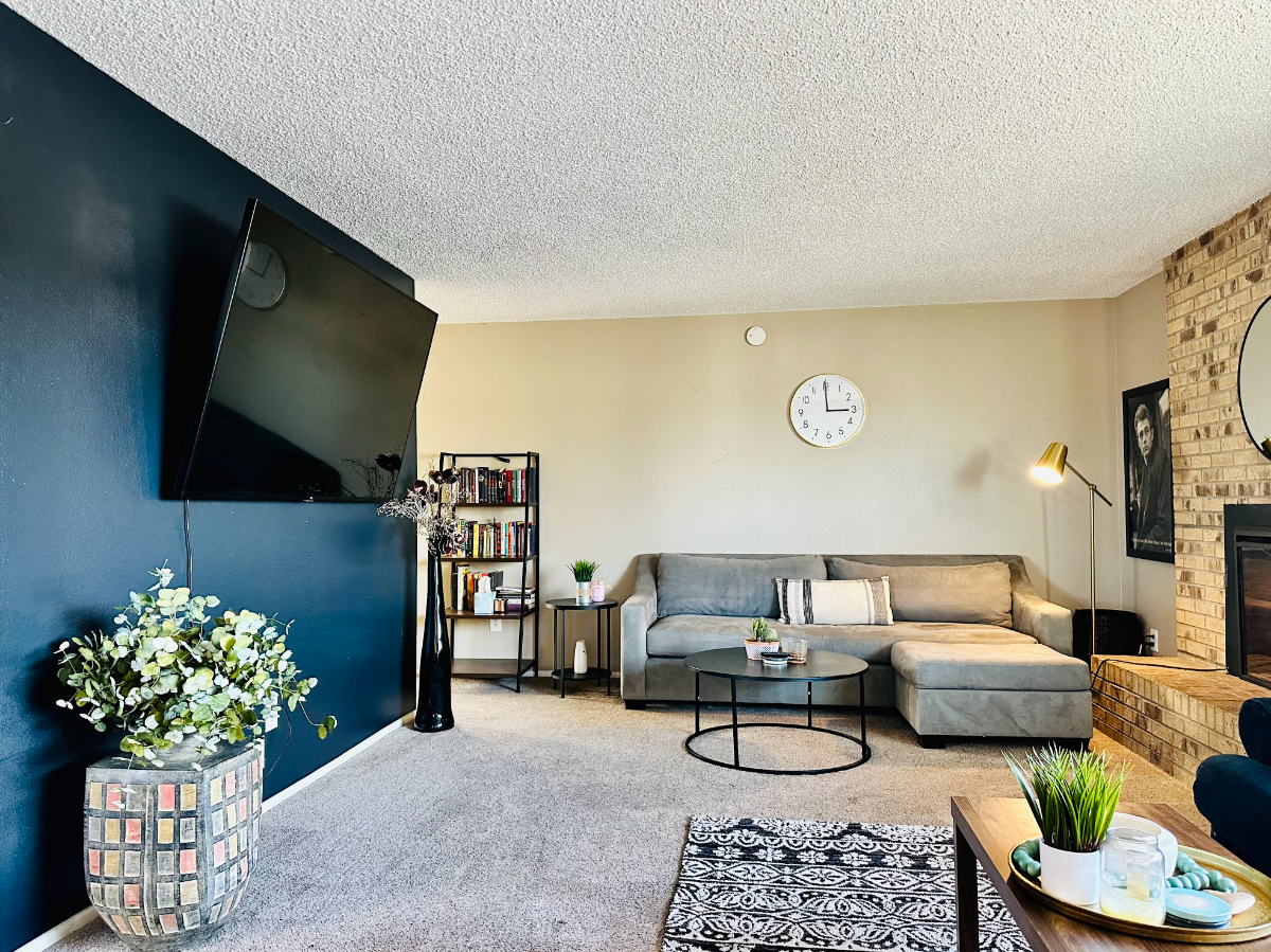 Spacious and convenient apartment close to Banner Health - Photo 1