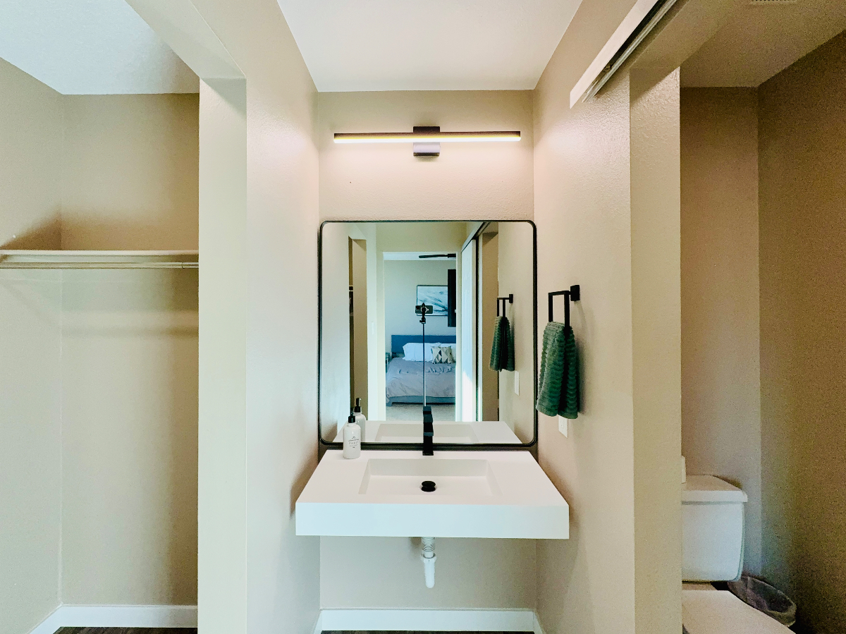 Spacious and convenient apartment close to Banner Health - Photo 6