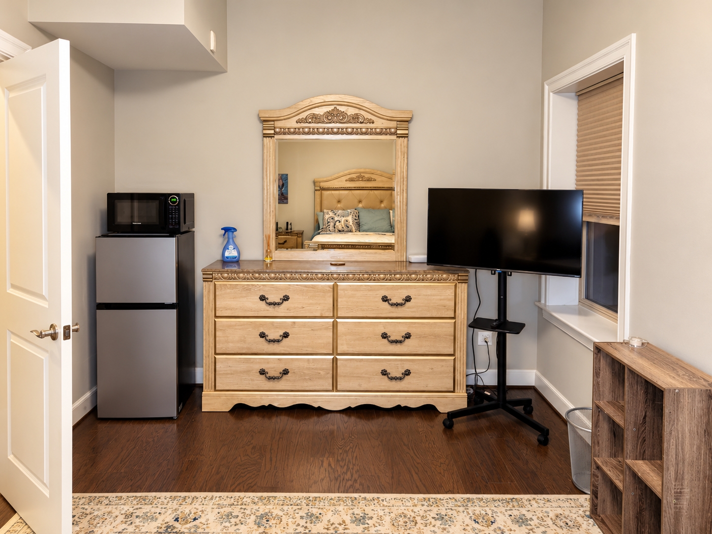 Comfortable Furnished Room with Private Bath in Woodridge, NE DC - Photo 2