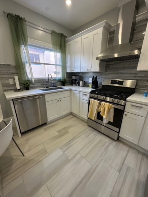 Cozy 2 Bedroom full of natural light