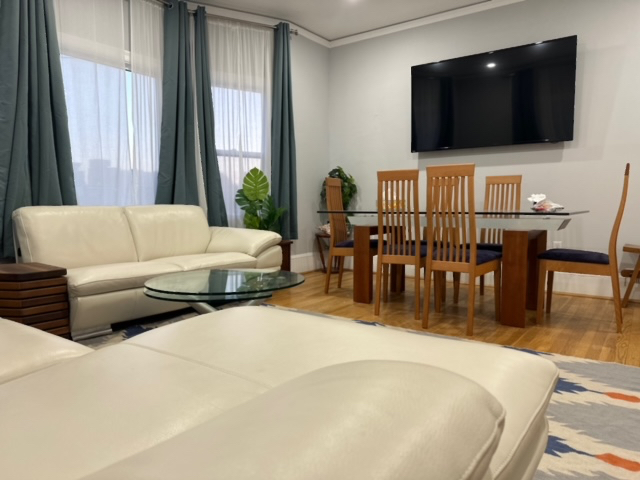 Cozy and Bright 2 Bedroom