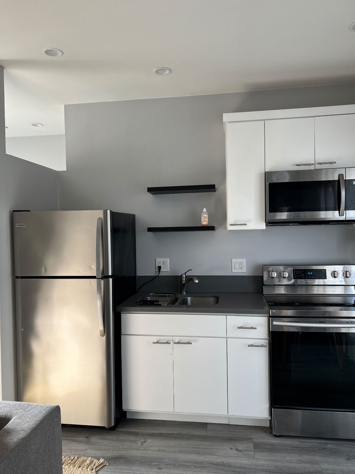 Brand New 1 Bedroom Unit near all hospitals - Photo 2