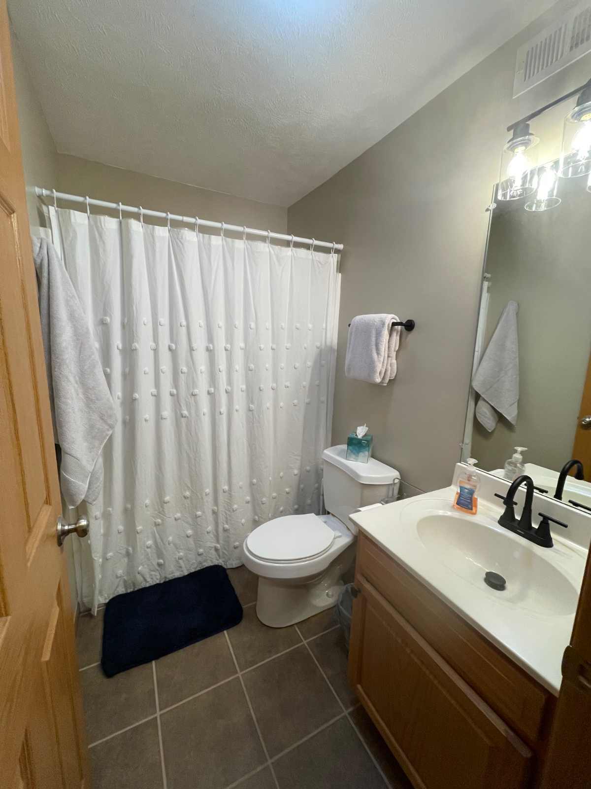 Cozy 2 Bed 2 Condo. Minutes From Hospitals - Photo 9