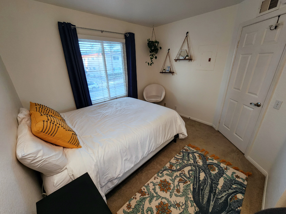 Private Room in Quiet Neighborhood (PB/Crown Point) - Photo 3