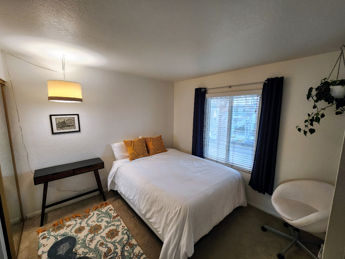 Private Room in Quiet Neighborhood (PB/Crown Point) - Photo 2