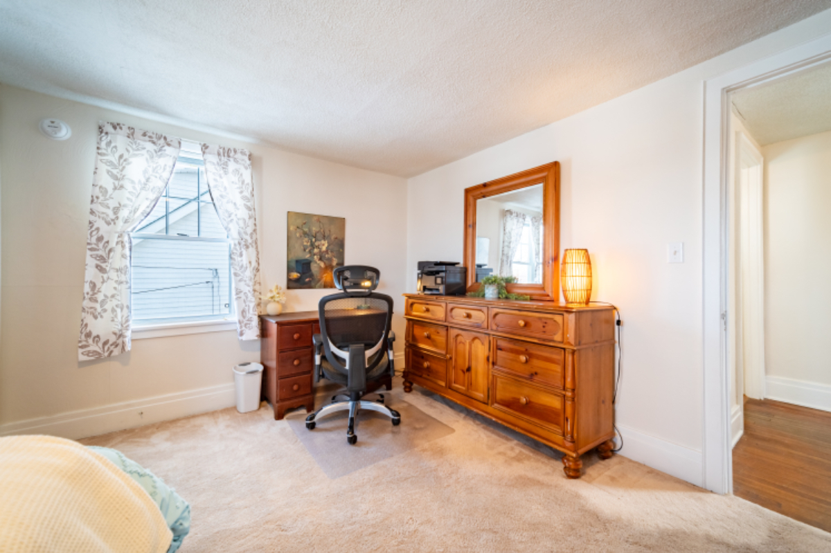 Downtown Cozy 3 Bed 2 Bath - Photo 11