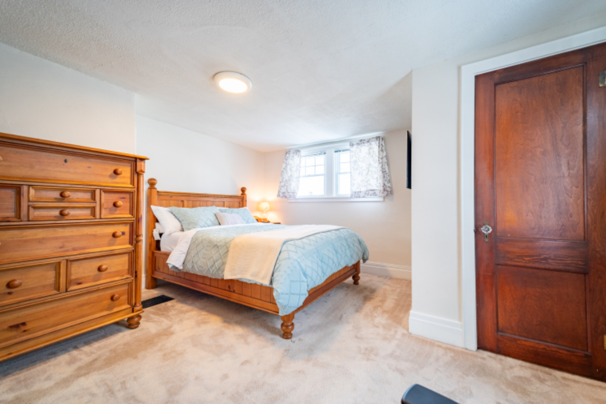 Downtown Cozy 3 Bed 2 Bath - Photo 10