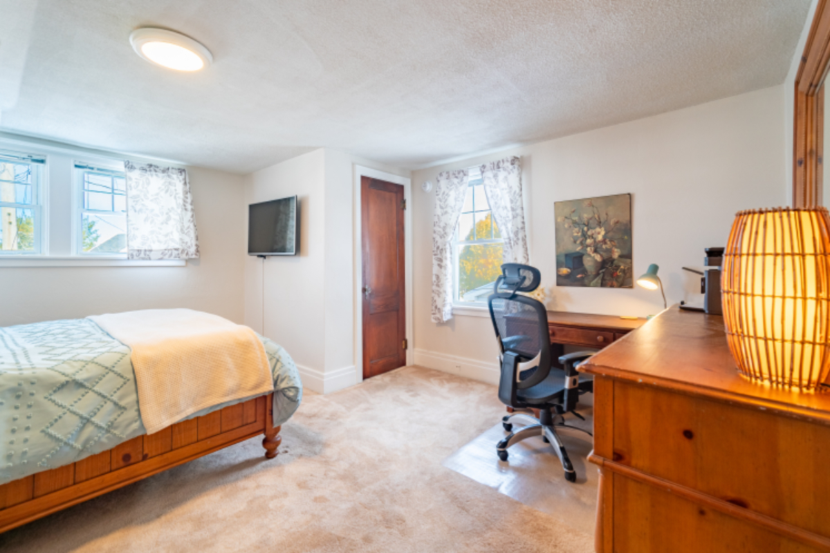 Downtown Cozy 3 Bed 2 Bath - Photo 12