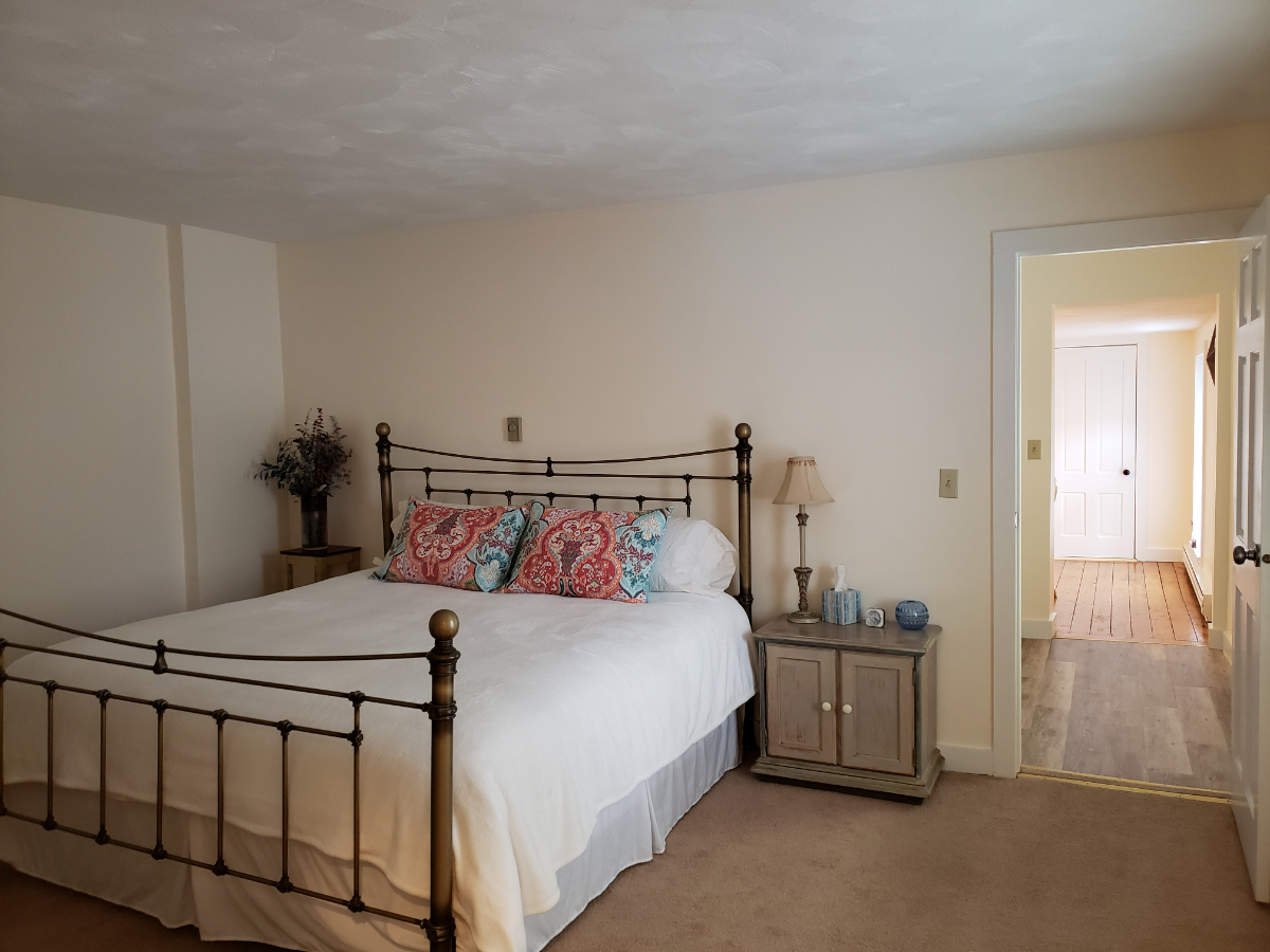 Charming and Cozy 1-Bedroom Apartment in Prime Northfield Location - Photo 3