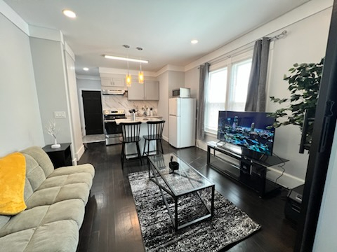 Modern Elegance and Convenience in Stylish Poughkeepsie, NY Apartment Rental - Photo 2