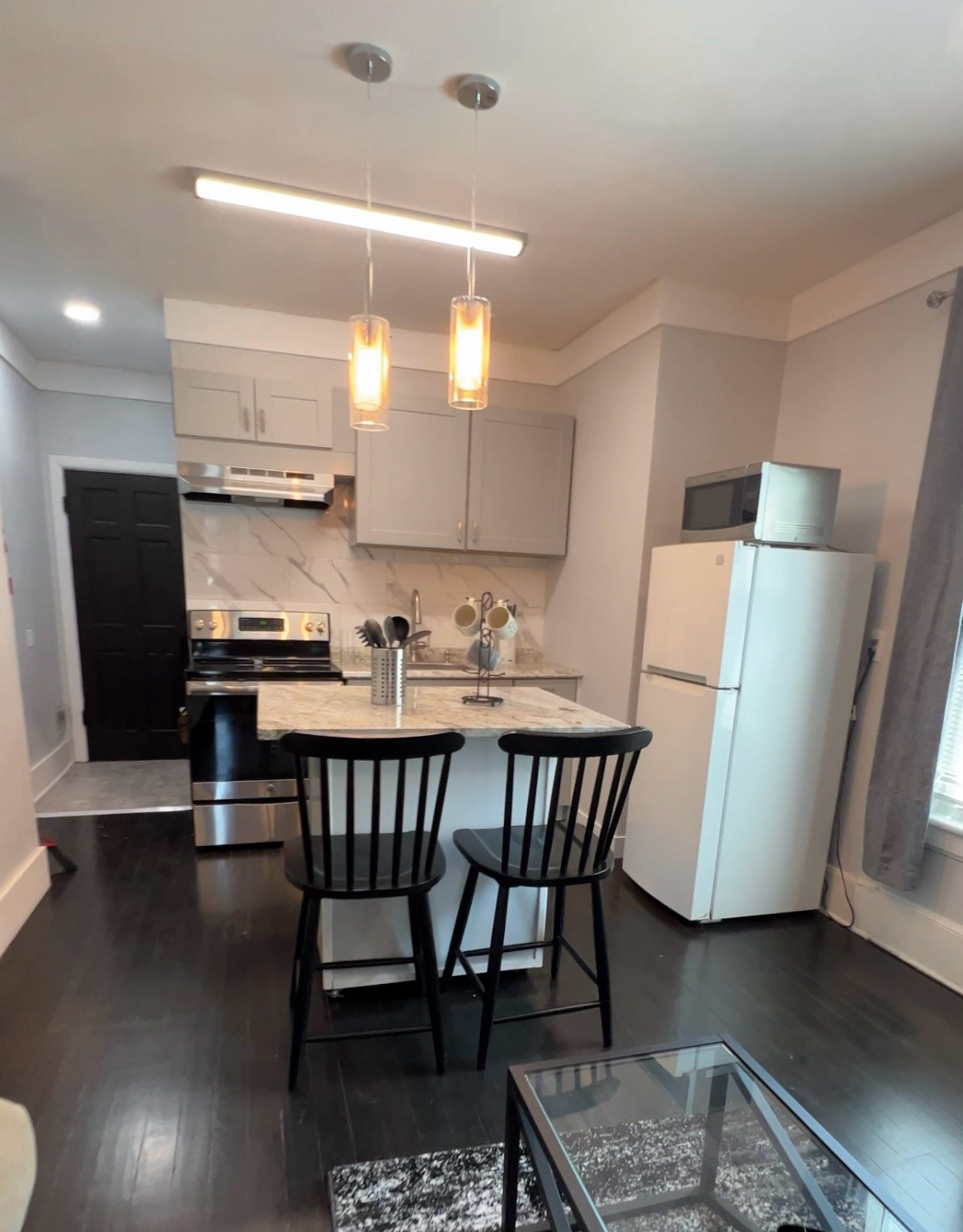 Modern Elegance and Convenience in Stylish Poughkeepsie, NY Apartment Rental - Photo 3