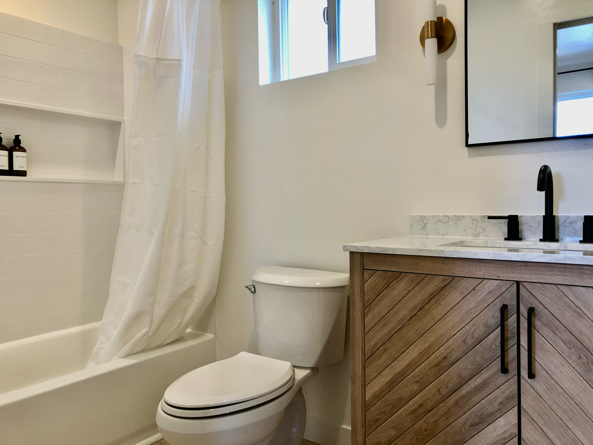 Modern 1bed/1bath Near Downtown w/yard, W/D, Full kitchen - Photo 6
