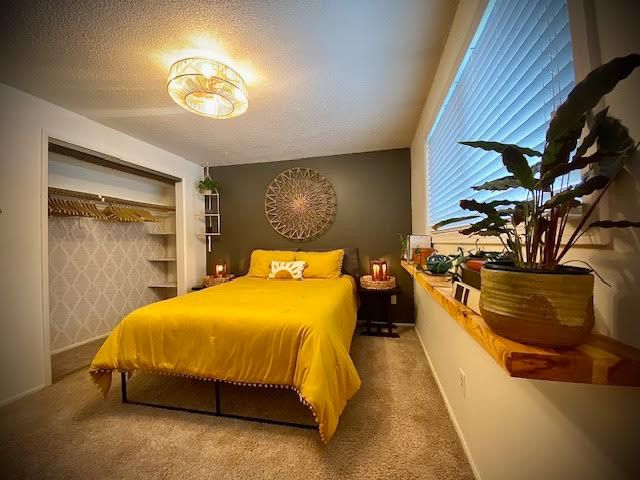 Peaceful Master Bedroom with Bathroom Near Hospital and Downtown - Photo 3