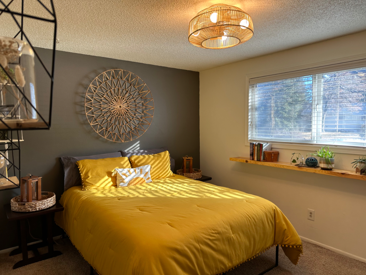 Peaceful Master Bedroom with Bathroom Near Hospital and Downtown - Photo 4