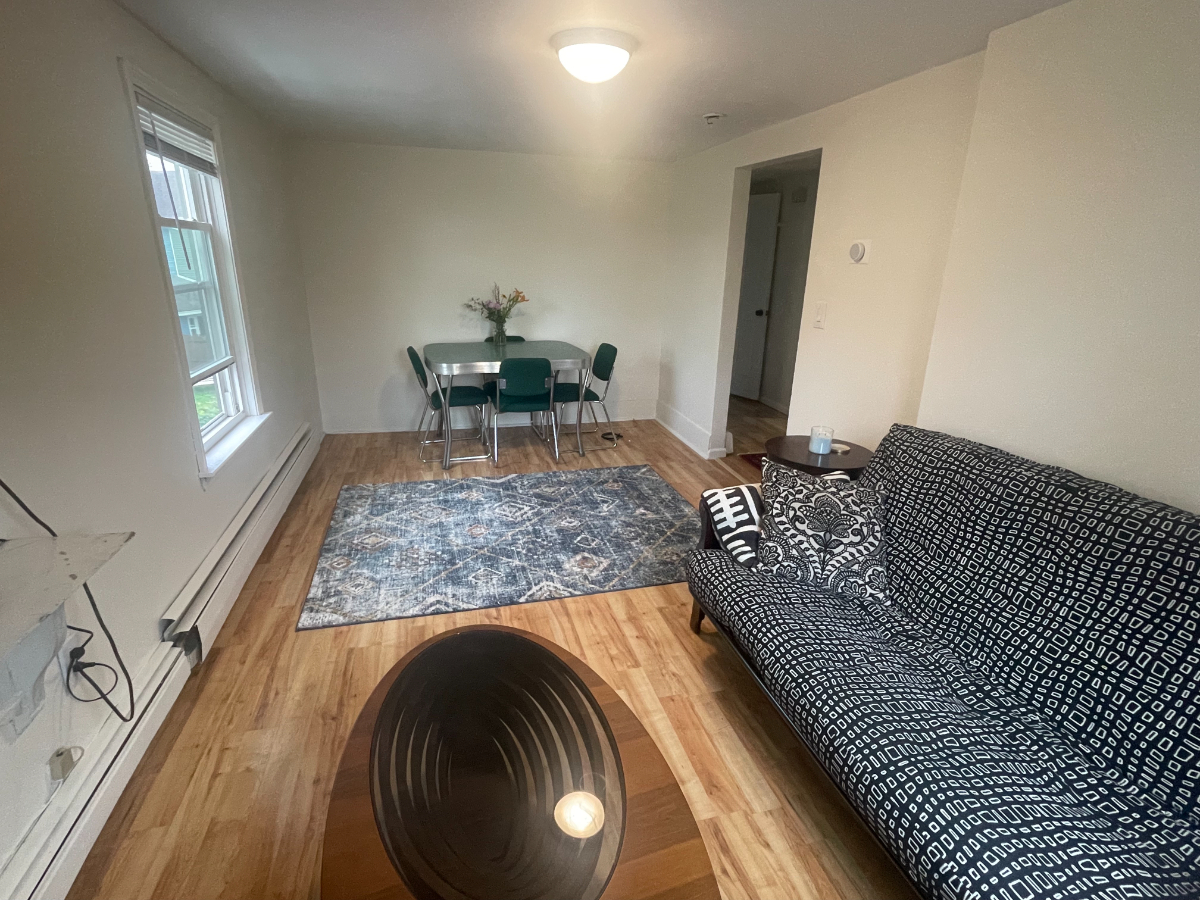 Entire 1 Bedroom Apt Burlington (Not shared) - Photo 1