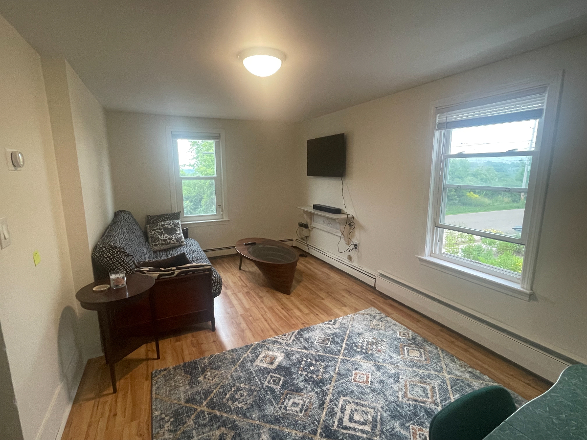 Entire 1 Bedroom Apt Burlington (Not shared) - Photo 5