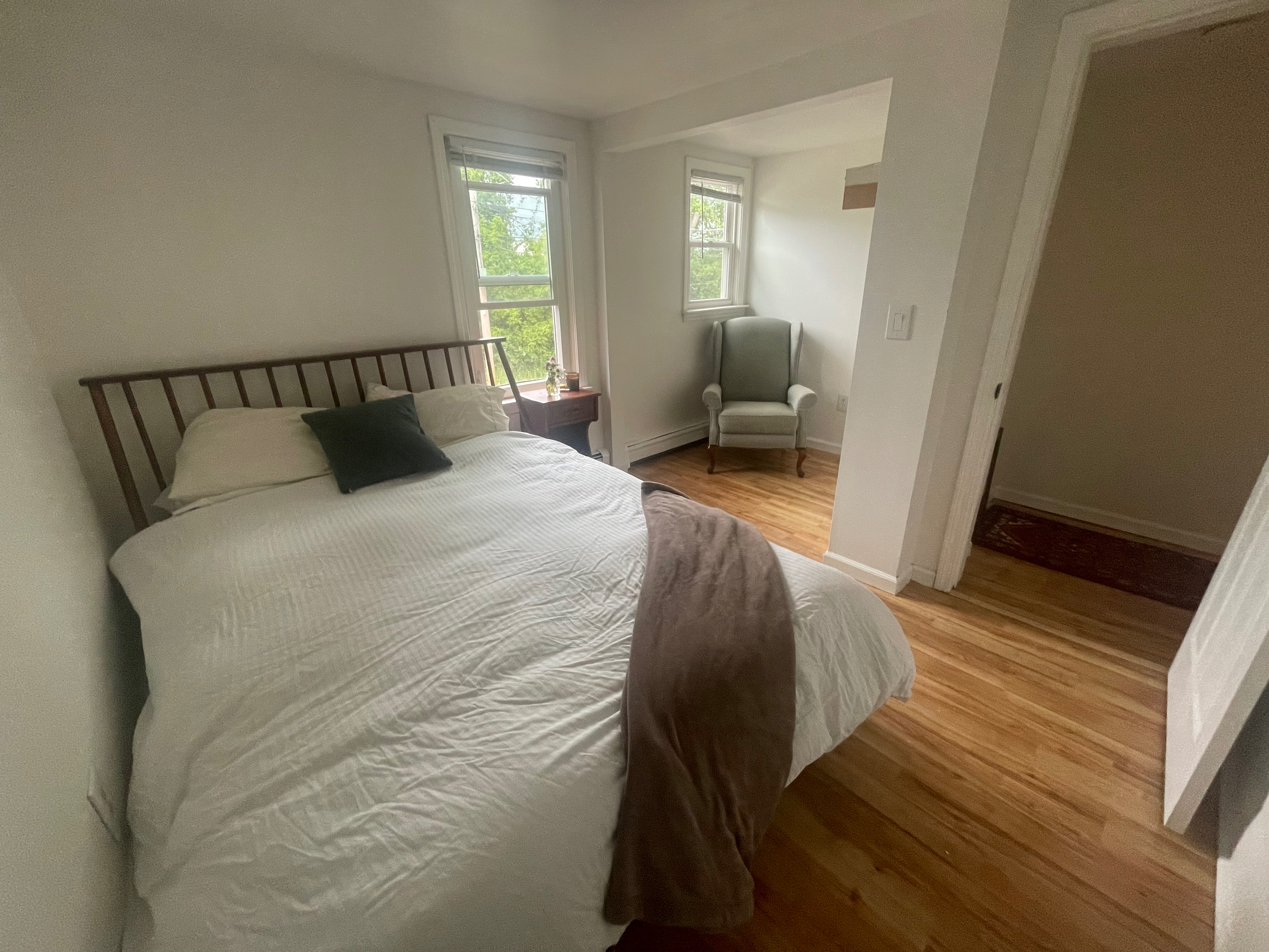 Entire 1 Bedroom Apt Burlington (Not shared) - Photo 8