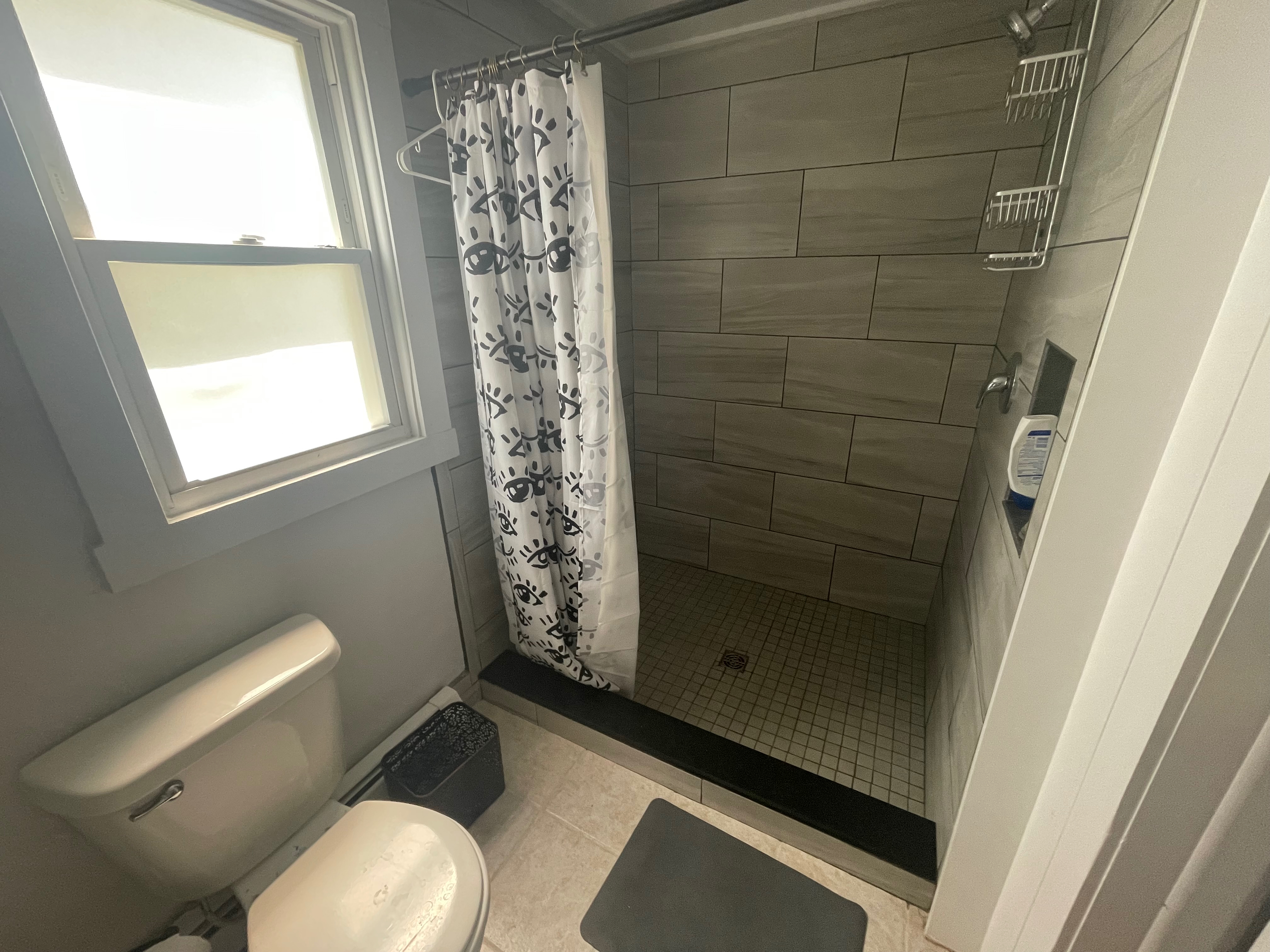 Entire 1 Bedroom Apt Burlington (Not shared) - Photo 5