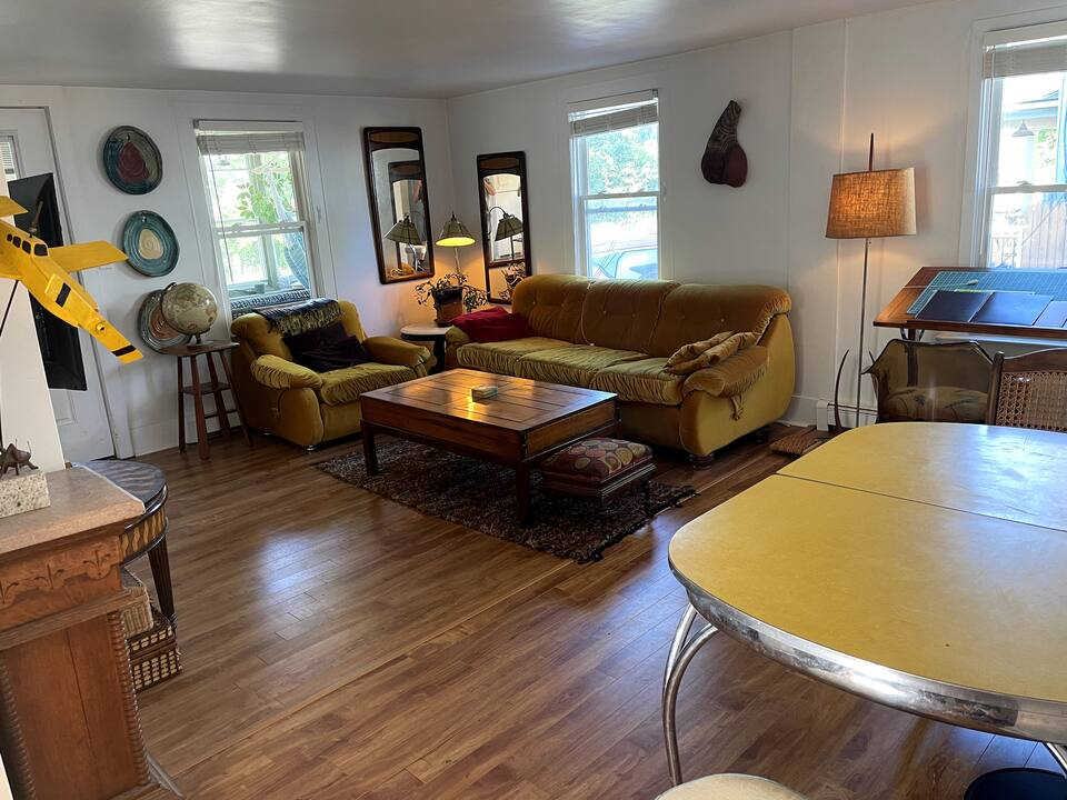 Entire 1 Bedroom Apt Burlington (Not shared) - Photo 1