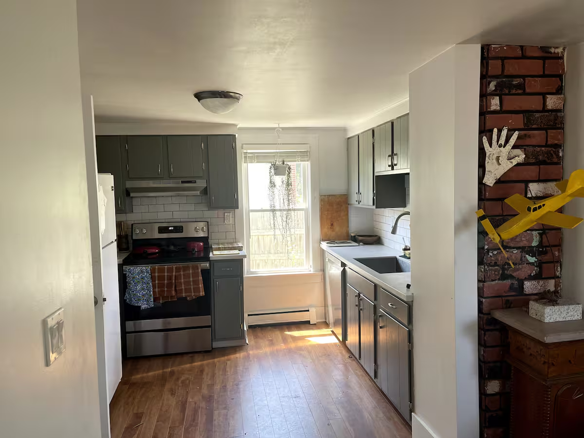 Entire 1 Bedroom Apt Burlington (Not shared) - Photo 3