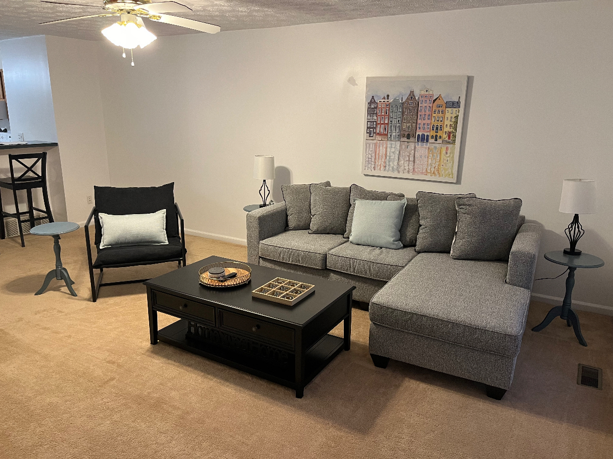 2714 - 2 Bedroom 2.5 Bath Townhouse with Garage - Photo 4