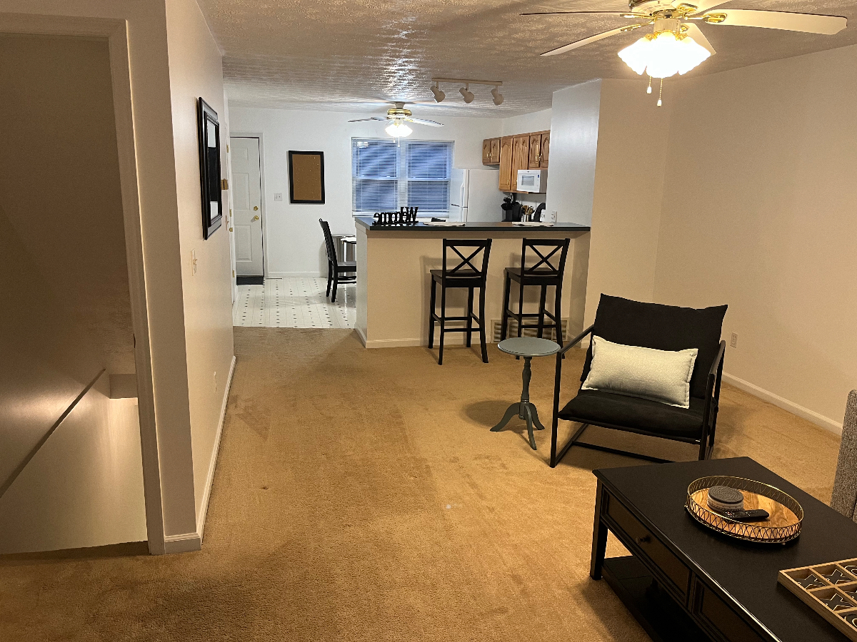 2714 - 2 Bedroom 2.5 Bath Townhouse with Garage - Photo 5