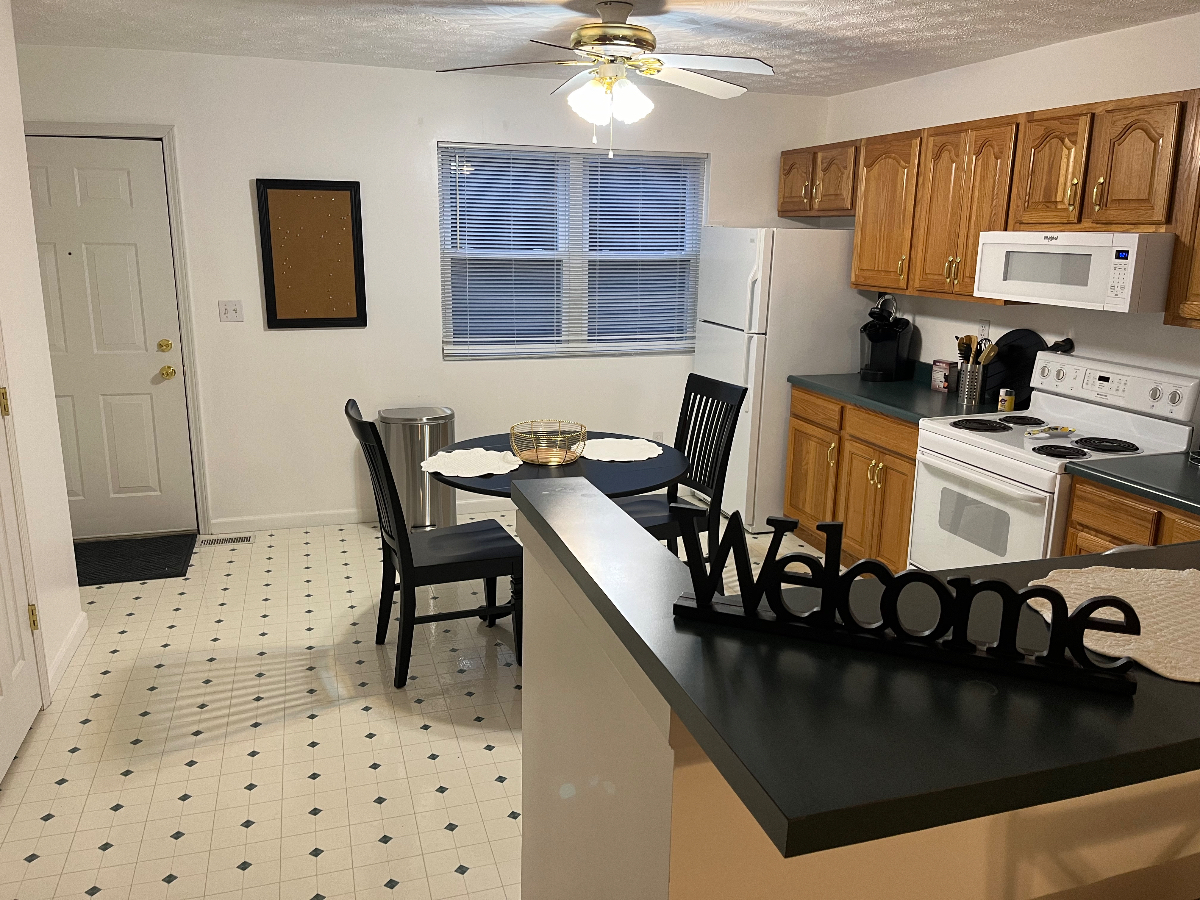 2714 - 2 Bedroom 2.5 Bath Townhouse with Garage - Photo 7
