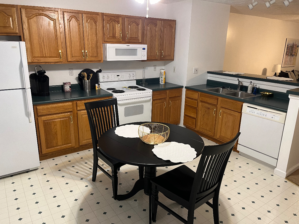 2714 - 2 Bedroom 2.5 Bath Townhouse with Garage - Photo 8