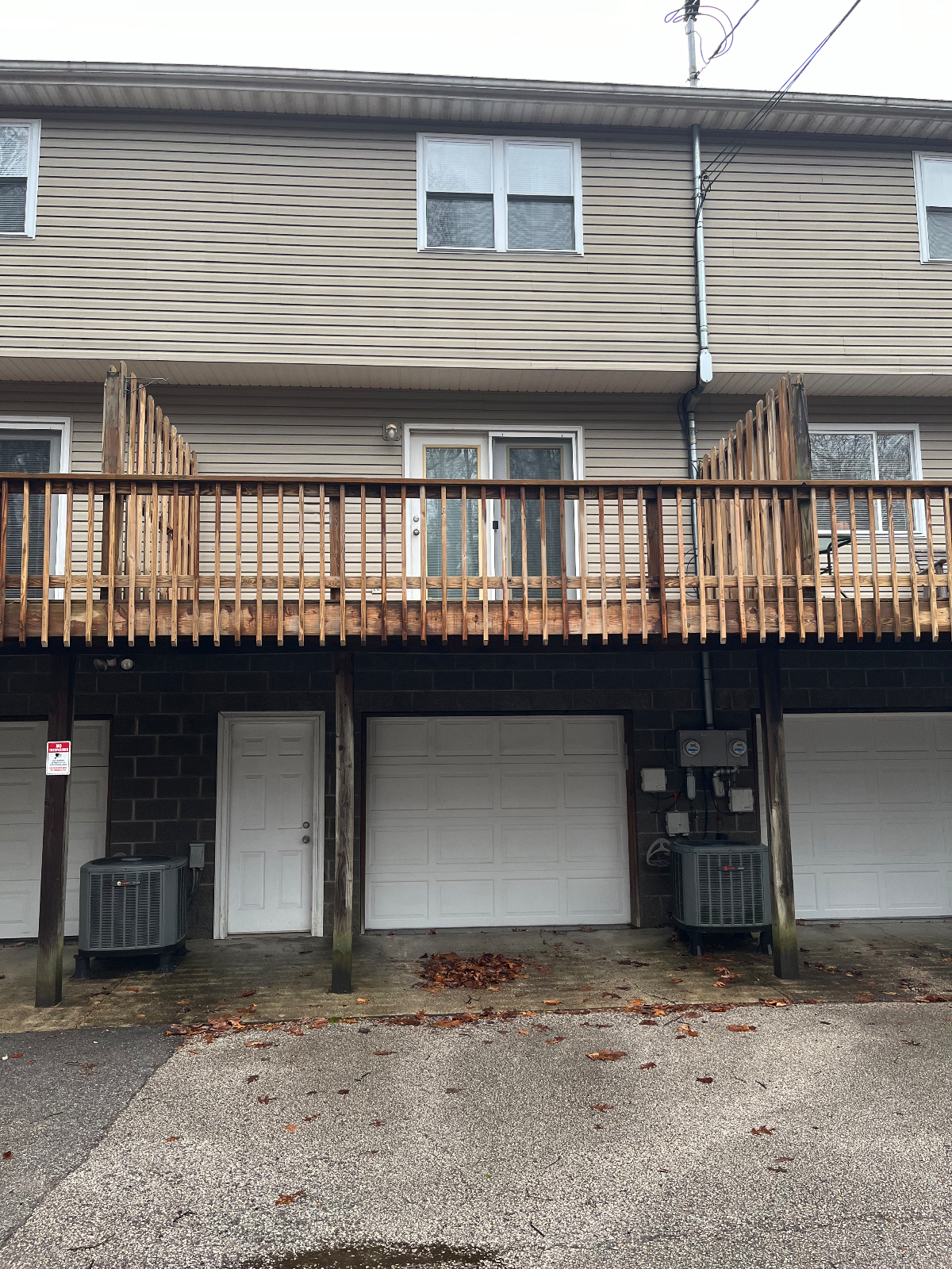 2714 - 2 Bedroom 2.5 Bath Townhouse with Garage - Photo 2