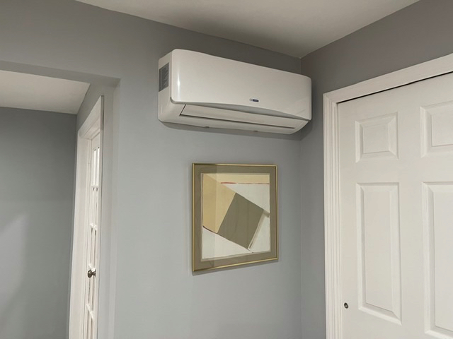 FULLY FURNISHED AND PRIVATE, 1BEDROOM, UTILITIES AND WIFI INCLUDED. PLUS 2 HVAC UNITS FOR PERSONAL C - Photo 2