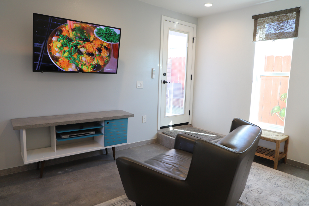 Conveniently located within 5 minutes from over 6 hospitals, but yet quiet neighborhood. - Photo 6