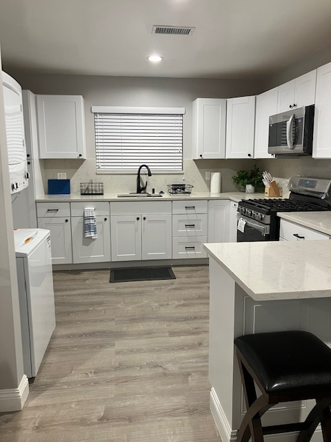 NEWLY BUILT PRIVATE BACK HOUSE 1 BEDROOM/OFFICE/FULL KITCHEN/BIG SHOWER - Photo 1