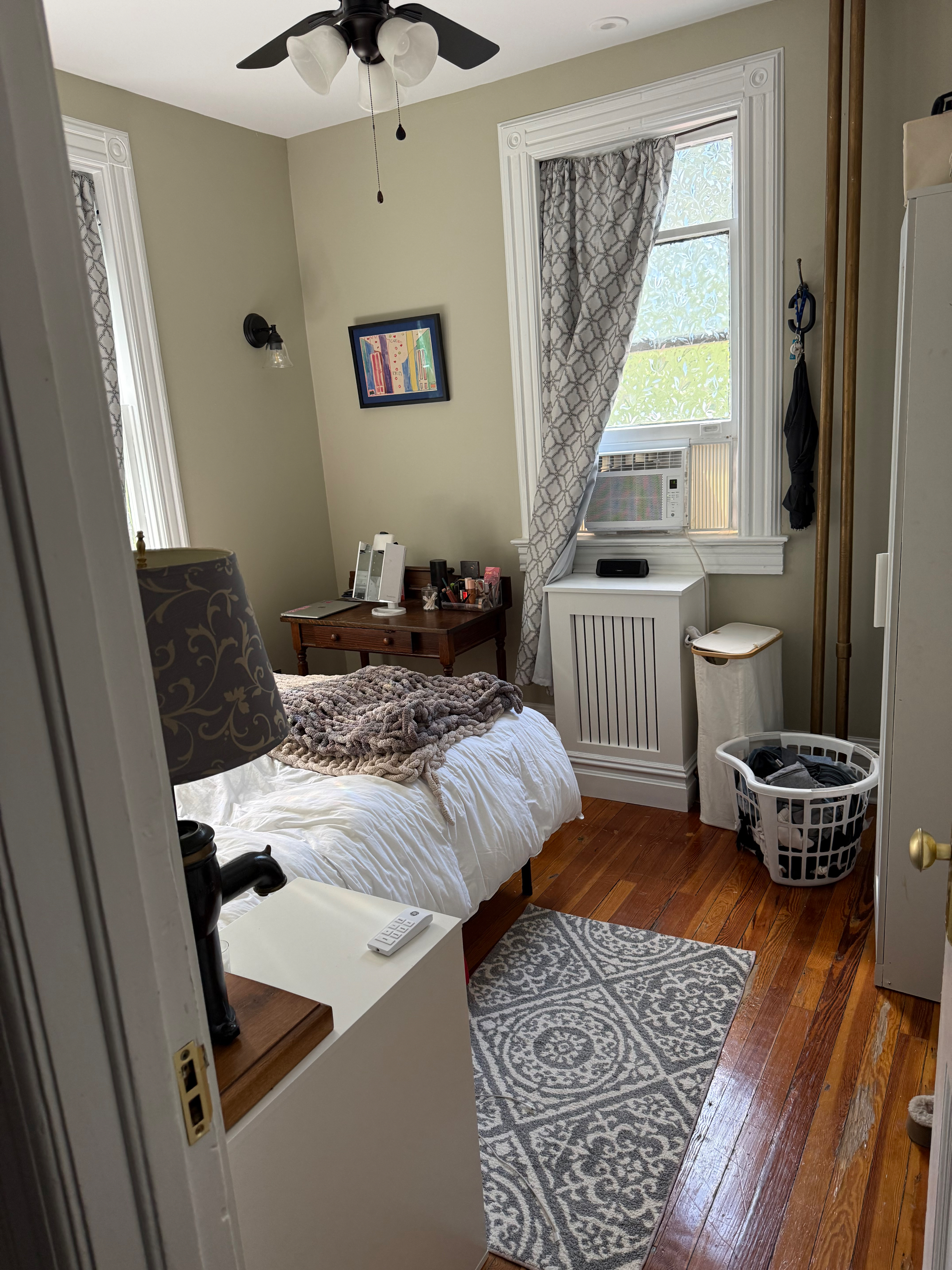 Comfortable Room in Victorian Home with shared bath - Photo 11