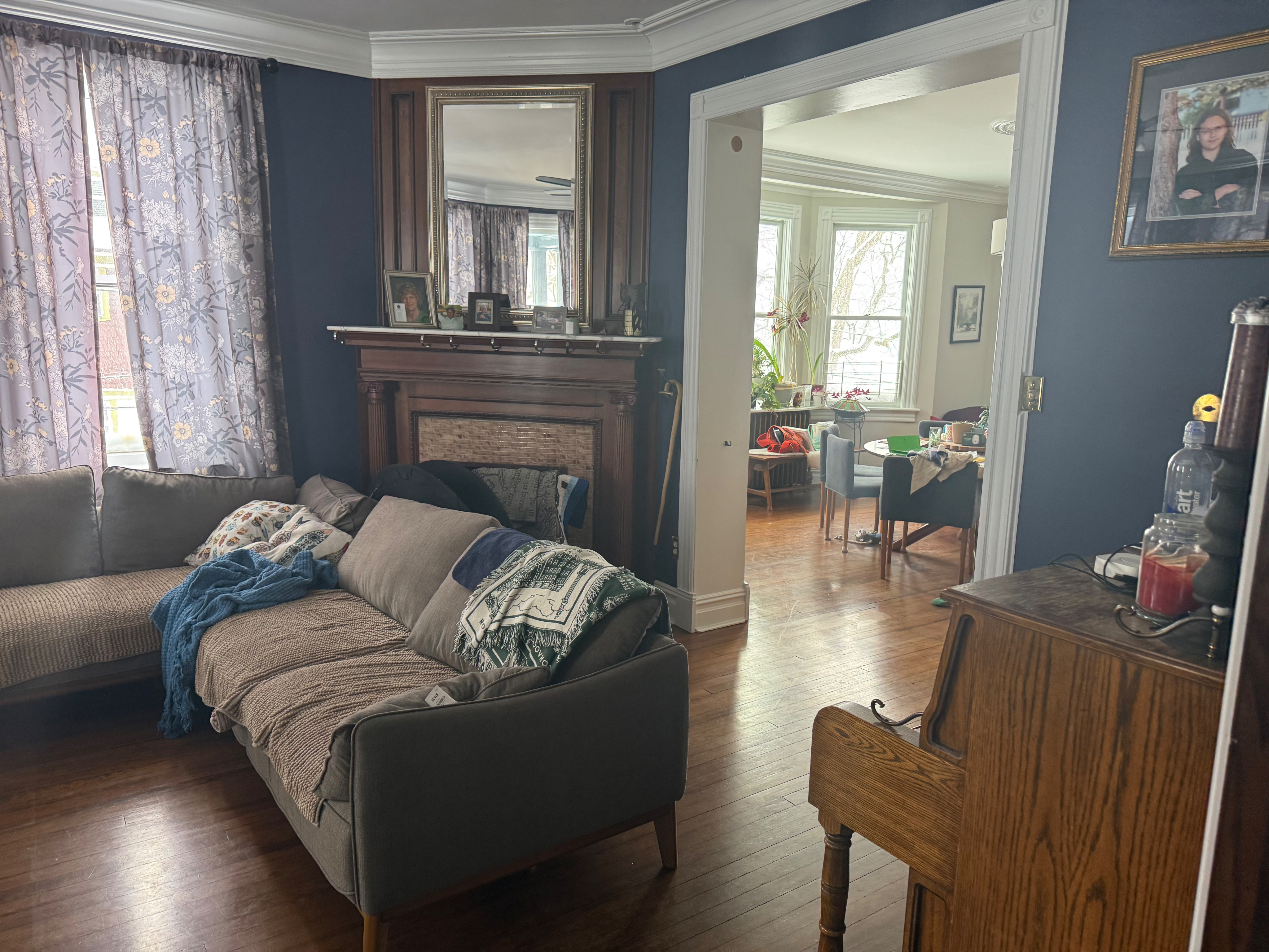 Comfortable Room in Victorian Home with shared bath - Photo 6
