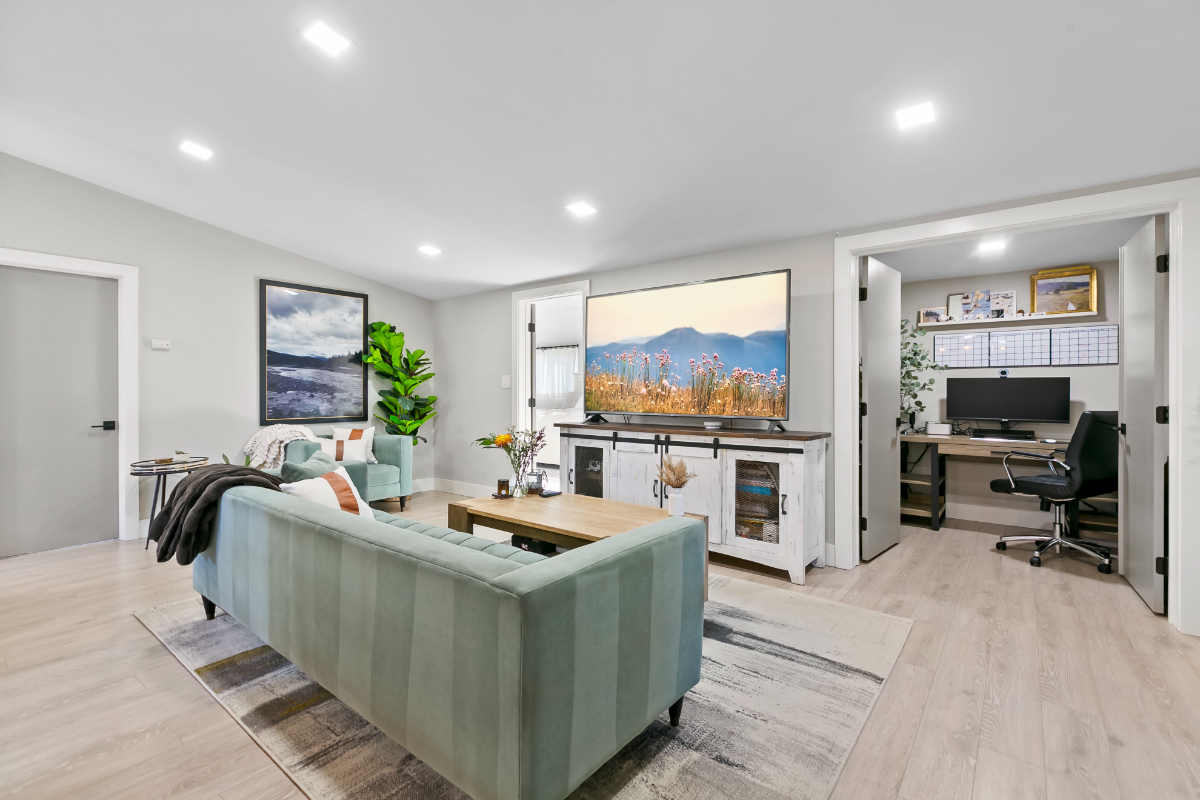 Central to All of San Diego, Fully Remodeled Modern 4BR Pet Friendly Home w/Big Fenced In Yard - Photo 3